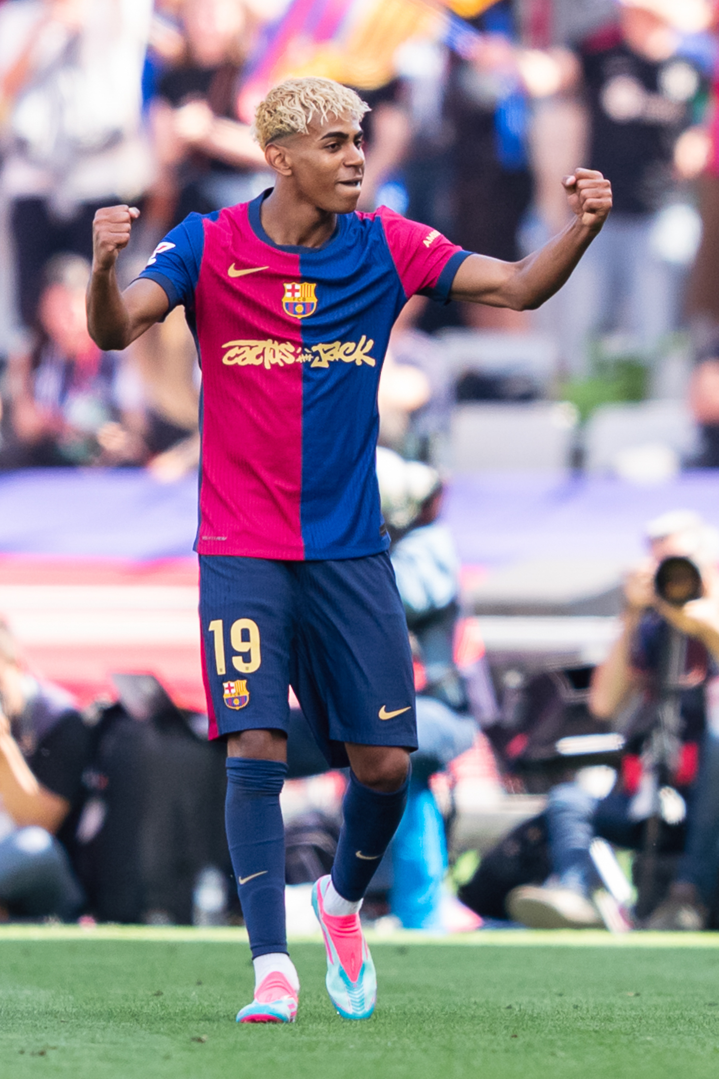 关键时刻皇家马德里调整名单以备西甲，迎来里程碑环节打磨，悬念犹存，团队化学反应显著(巴塞罗那对皇家马德里)-开云入口