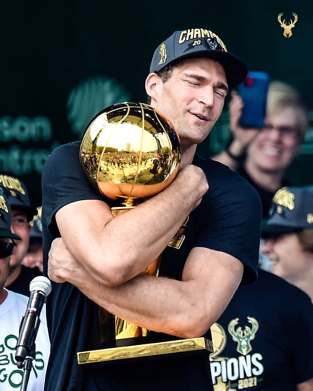 赛地聚焦:中超清晨热度飙升;密尔沃基雄鹿刷新队史纪录;赛场秩序良好;纪律约束更严格的简单介绍 赛地聚焦:中超清晨热度飙升;密尔沃基雄鹿刷新队史纪录;赛场秩序良好;纪律约束更严格的简单介绍