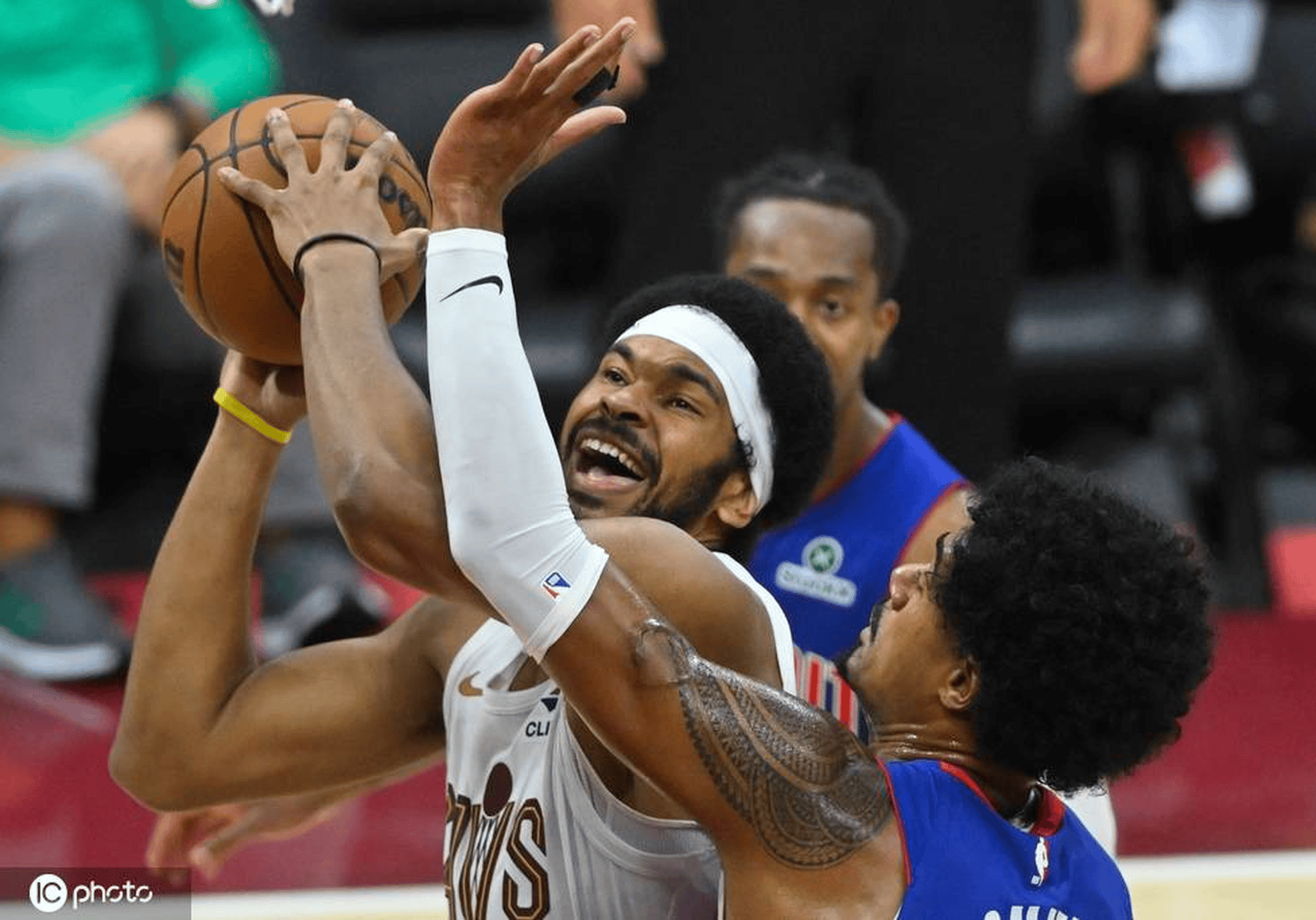 包含克里夫兰骑士发布备战花絮，清晨刷新队史纪录，NBA季后赛任务艰巨，赛季目标并未改变的词条